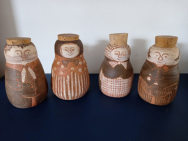 4 middelgrote terracotta voorraadpotten