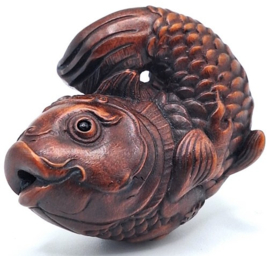 Netsuke van een koi