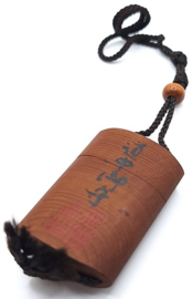 Japanse inro met dobbelstenen