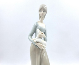Casades beeld vrouw met twee honden