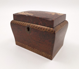 Houten theekistje met florale decoratie