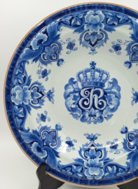 Grote sierschotel t.g.v. 25-jarig regeringsjubileum van Juliana