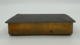 Messing kistje met bloemmotief