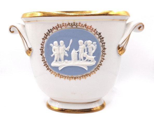 Ovalen cachepot met biscuit medaillon