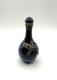 Blauwe snuff bottle met kikker