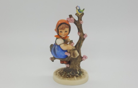 Hummel beeldje 'Frühling / Apple tree girl' (groot)