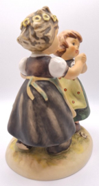 Hummel beeldje 'Zwei tanzende Mädchen / Spring dance'