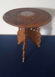 Indiaas houten tafeltje