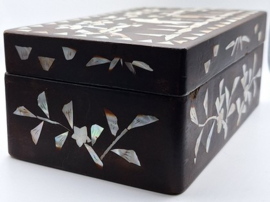 Kistje met parelmoer