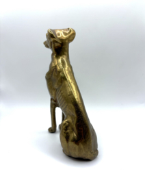 Zittende messing greyhound
