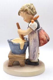 Hummel beeldje 'Die Bäckerin / Baking day', bakker