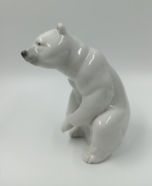 LLadro Polar bear resting #1208