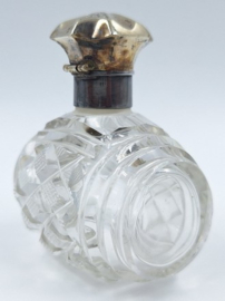 Kristallen parfumflesje met zilveren dop