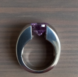 Zilveren Melano ring met lila steen