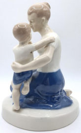 Duits beeldje van moeder en zoon