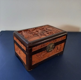 Chinees handgesneden houten kistje