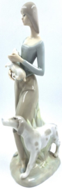 Casades beeld vrouw met twee honden