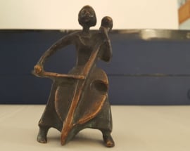 Bronzen beeldje vrouw met cello