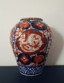 Imari vaas met floraal decor