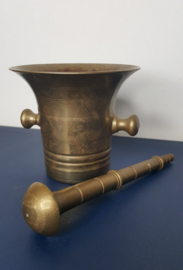 Bronzen vijzel met stamper
