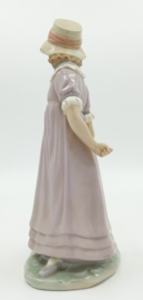 Lladro beeldje 'Girl with wagon'