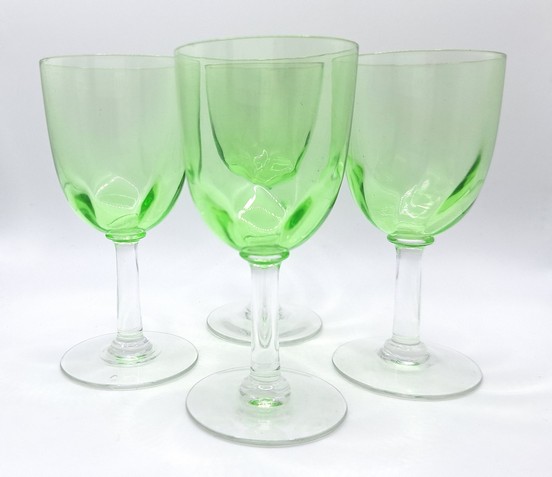 Vier uranium glaasjes