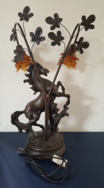 Lamp met paard en decor van bloemen