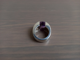 Zilveren Melano ring met lila steen