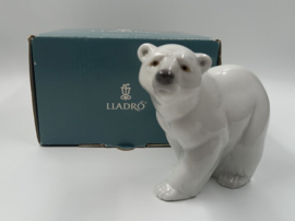 Lladro attentive polar bear #1207