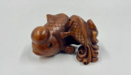 Netsuke van 2 goudvissen