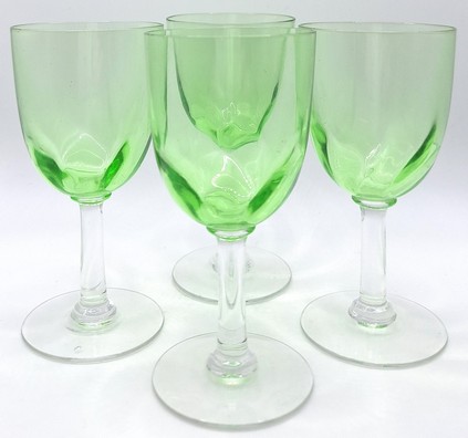 Vier uranium glaasjes