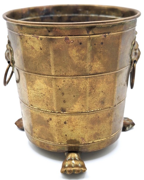 Messing bakje met leeuwenkop