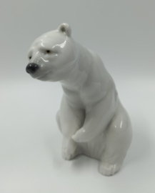 LLadro Polar bear resting #1208