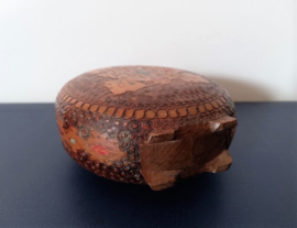 Houten handgedecoreerde pelgrimsfles