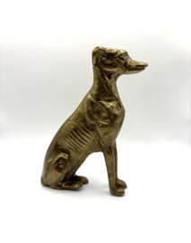 Zittende messing greyhound