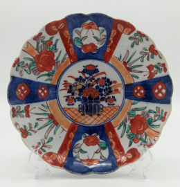 Japans Imari bord met groot boeket