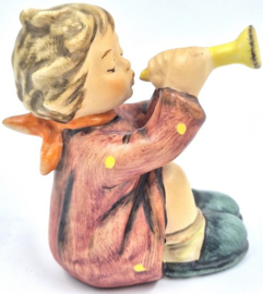 Hummel beeldje 'Girl with horn'