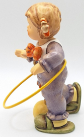 Hummel beeldje 'Hula-Hoop / Playing around'