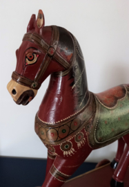 Houten speelgoed paard op wielen
