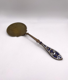 Russische serveerlepel met emaille