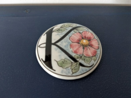 Makkum broche letter K