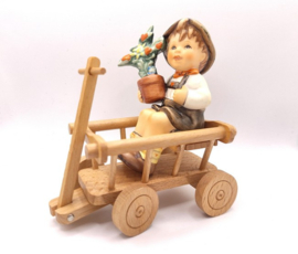 Hummel beeldje 'Vielen Dank für alles / Loving bloom'