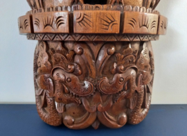 Houten lepelrek met pauw