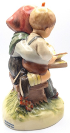 Hummel beeldje 'Märchenstunde / Storybook time'