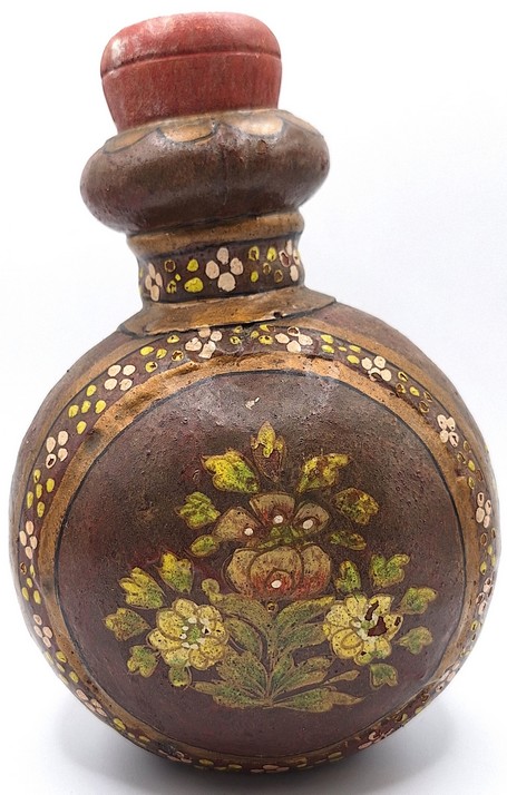 Gehamerde ijzeren fles