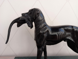 Groot bronzen beeld van jachthond