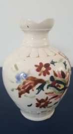 Set witte vaasjes met bloemdecor