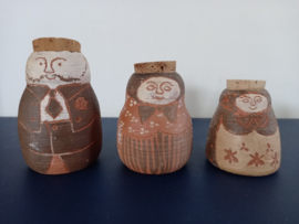 16 kleine terracotta voorraadpotten