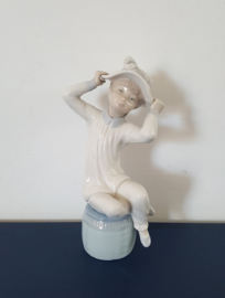 Lladro beeldje, meisje met hoed