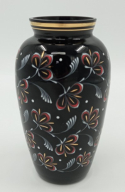 Zwarte vaas met floraal decor